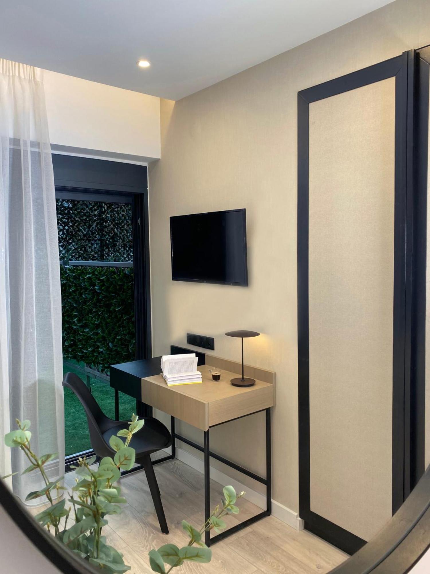 Icon Urban Living Aparthotel Thessaloniki Exterior photo